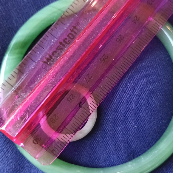 Jade vintage round bangle and size 7 ring - Picture 5 of 5